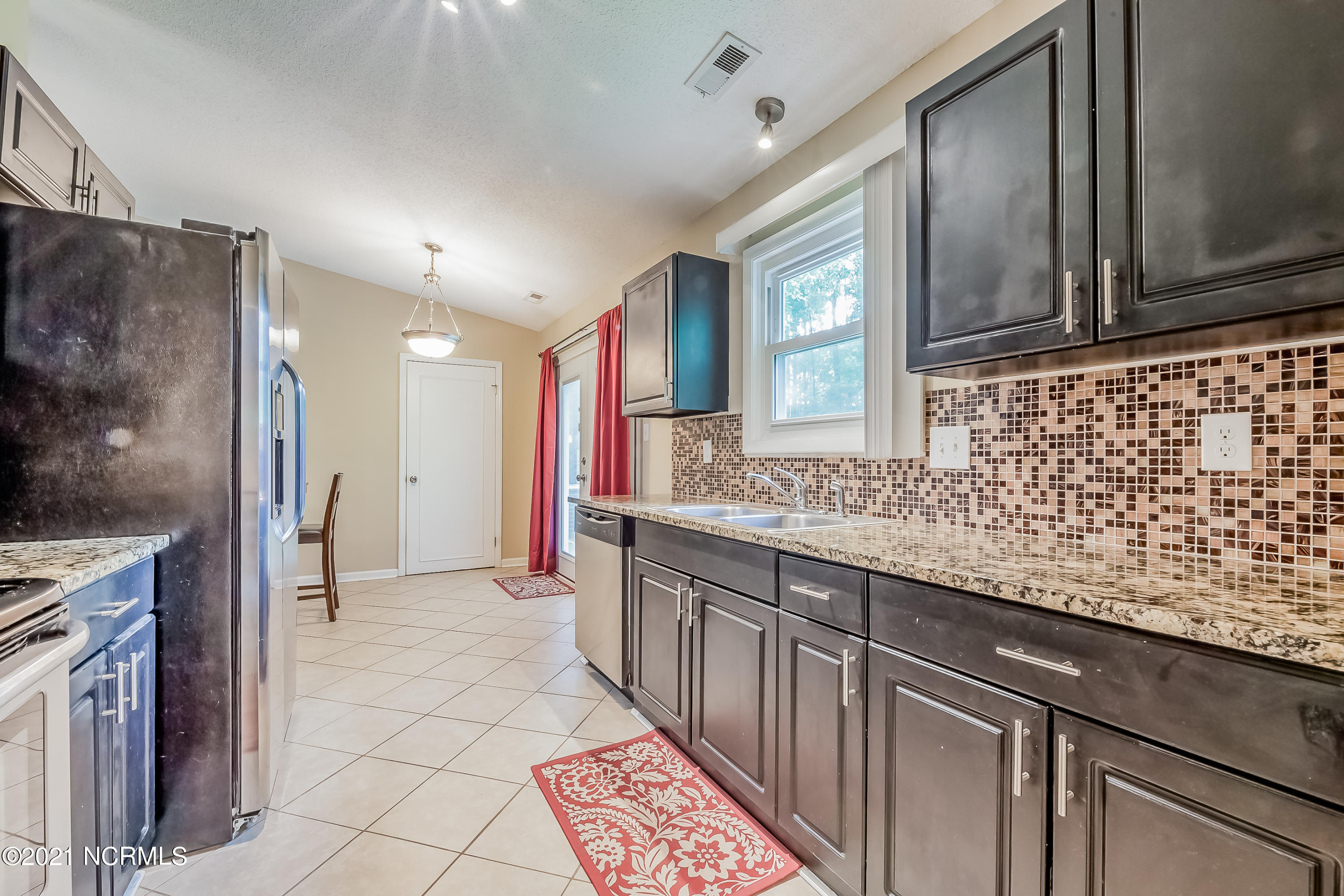 614 Shadowridge Road Jacksonville, NC 28546 - Photo 17 of 39 17KITCHEN