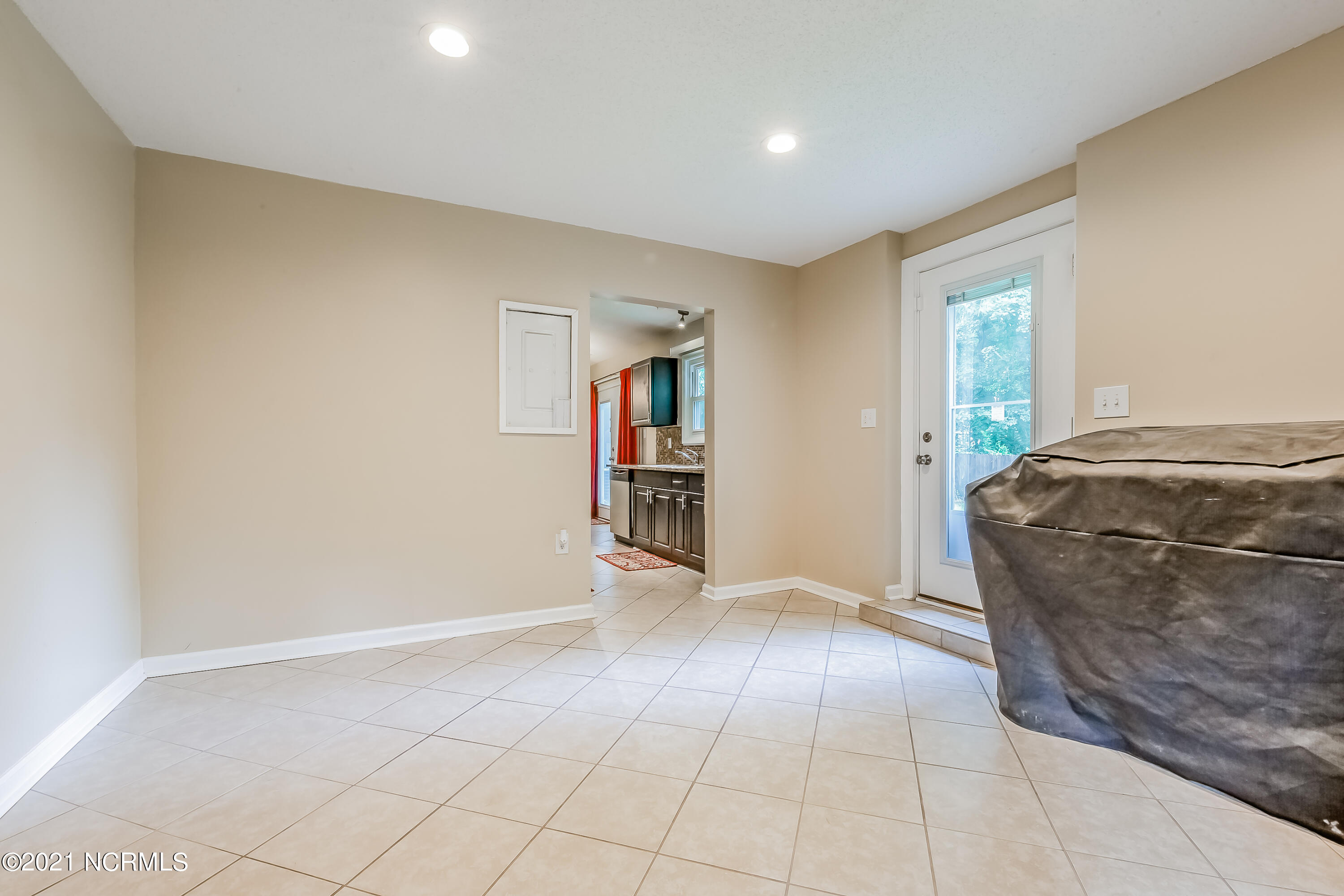 614 Shadowridge Road Jacksonville, NC 28546 - Photo 19 of 39 19DINING