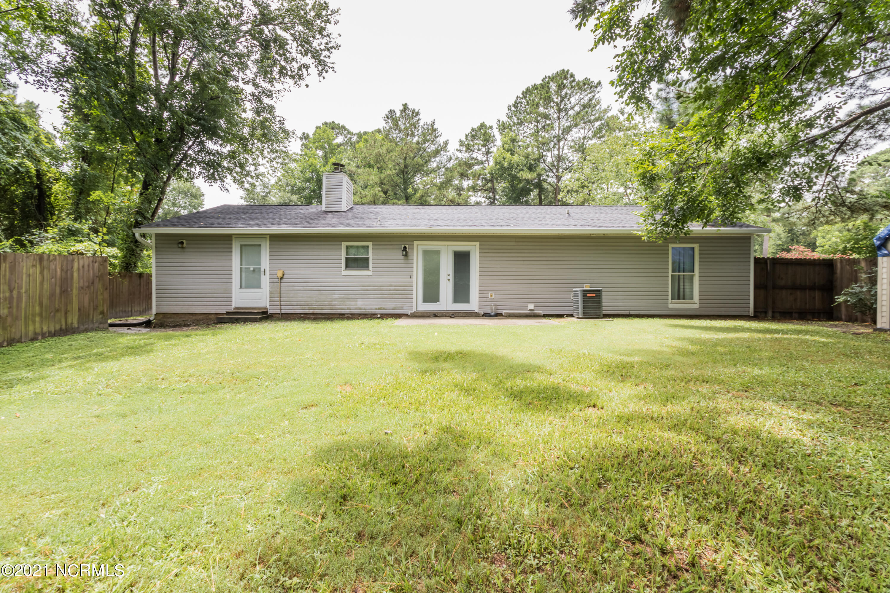 614 Shadowridge Road Jacksonville, NC 28546 - Photo 35 of 39 35REAR