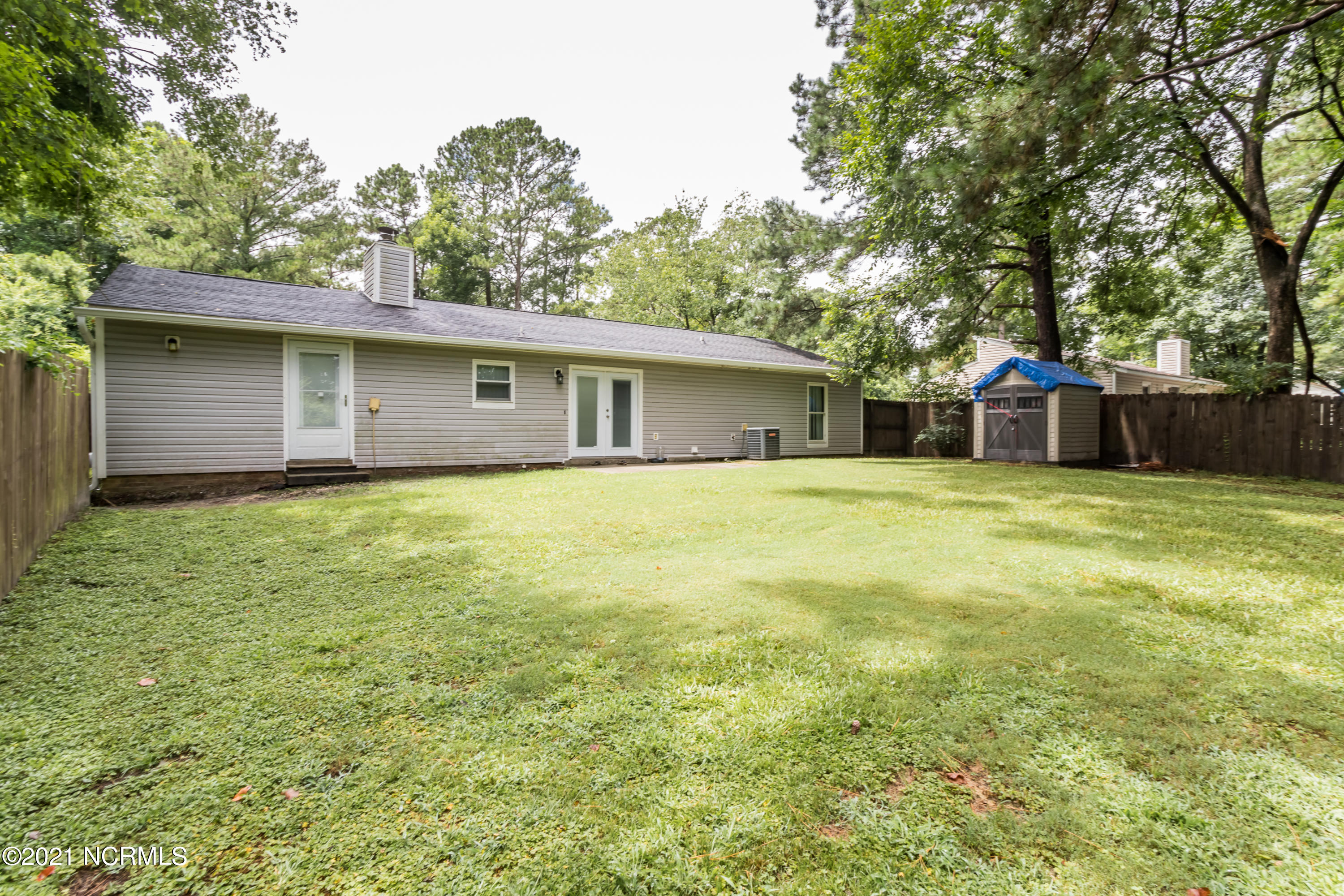 614 Shadowridge Road Jacksonville, NC 28546 - Photo 36 of 39 36REAR