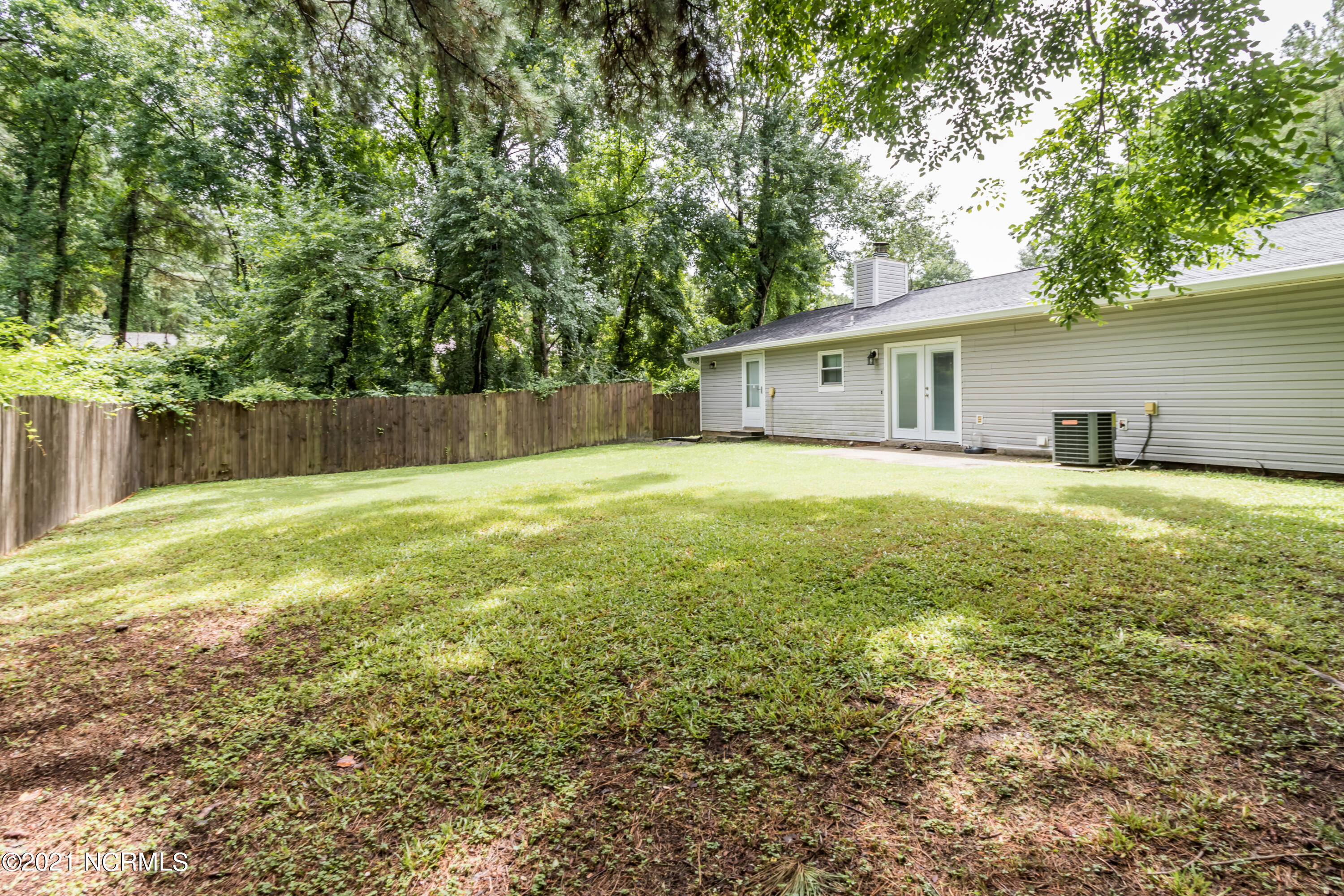 614 Shadowridge Road Jacksonville, NC 28546 - Photo 37 of 39 37REAR