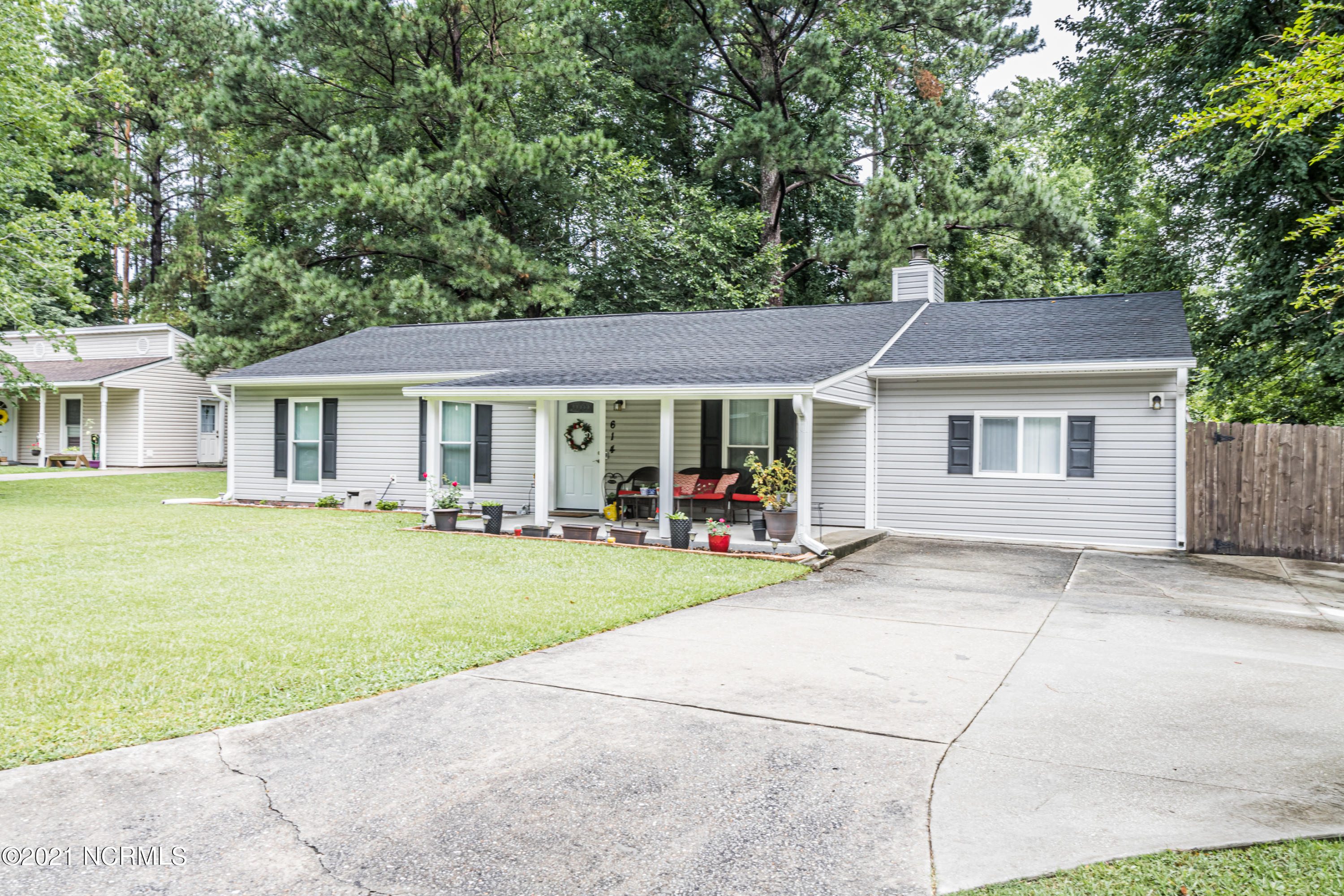 614 Shadowridge Road Jacksonville, NC 28546 - Photo 5 of 39 5FRONT