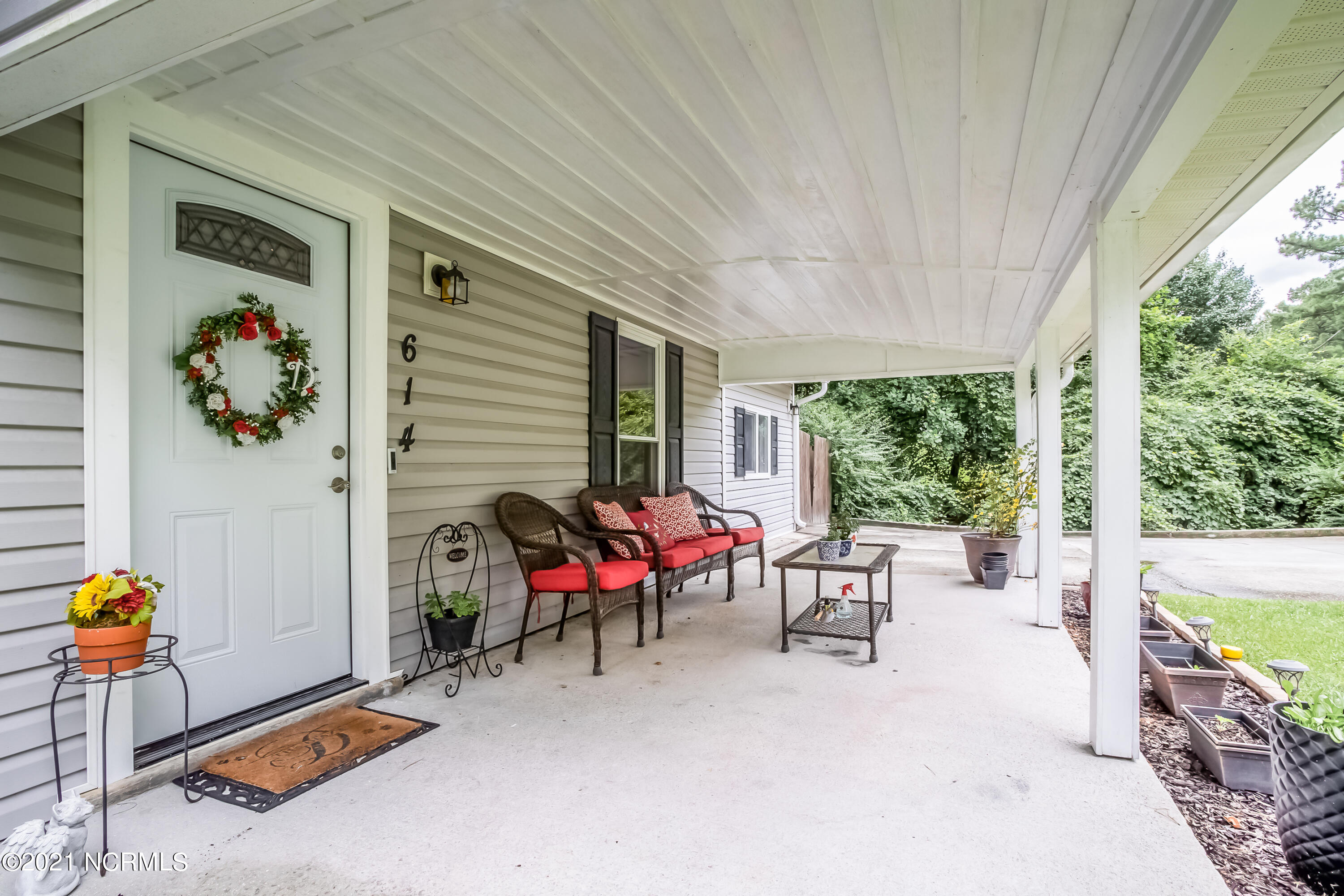 614 Shadowridge Road Jacksonville, NC 28546 - Photo 6 of 39 6FRONT