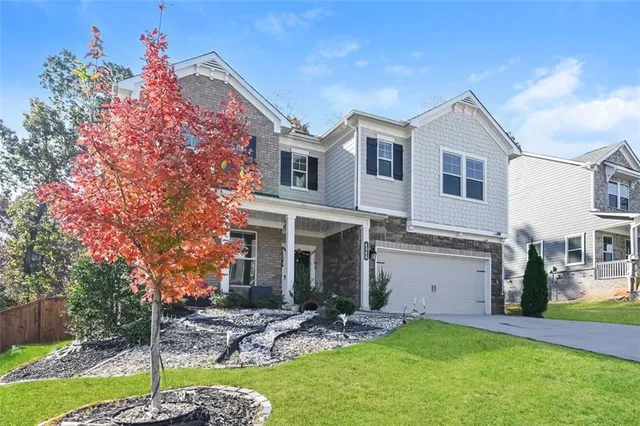 a view of a house with a yard