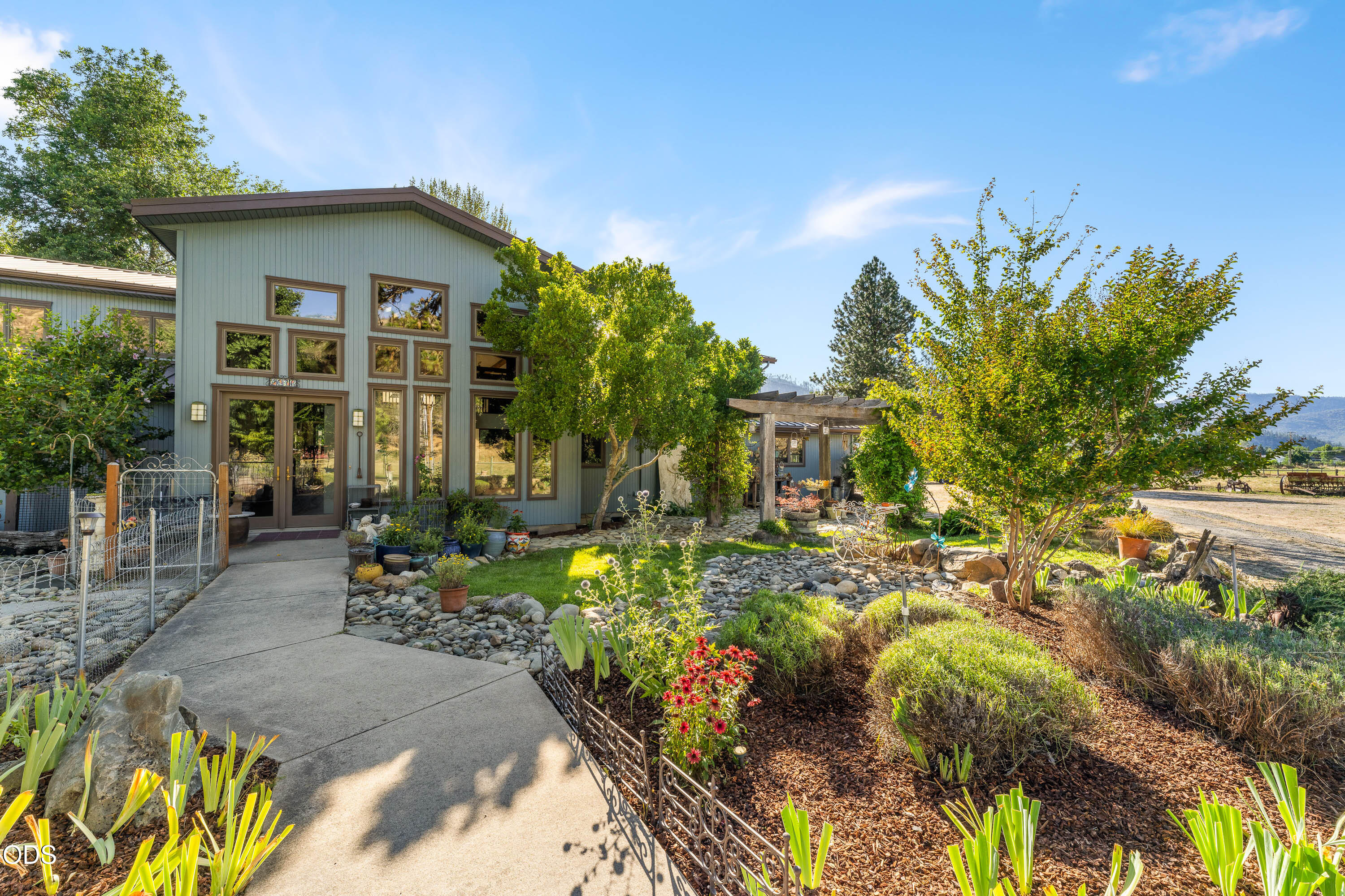 2076 Upper Applegate Road Jacksonville, OR 97530 - Photo 8 of 63 Gallery Image 8