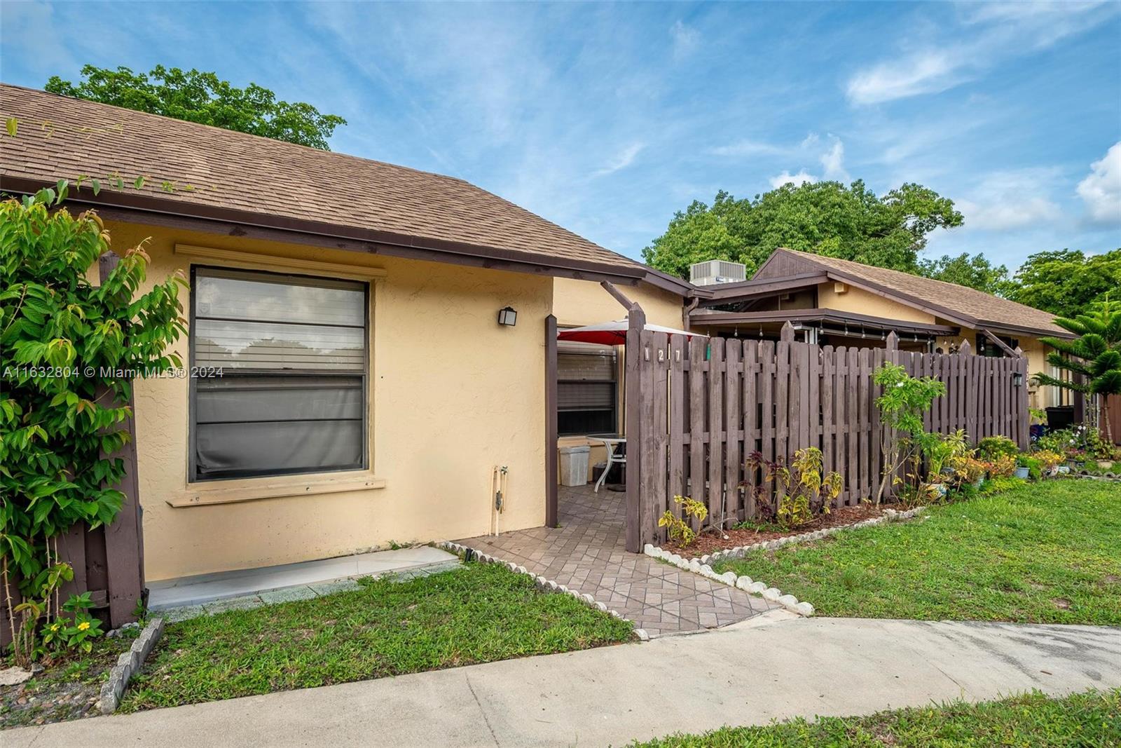 127 Gate Road, Unit 265 Hollywood, FL 33024 - Photo 8 of 40 Gallery Image 8