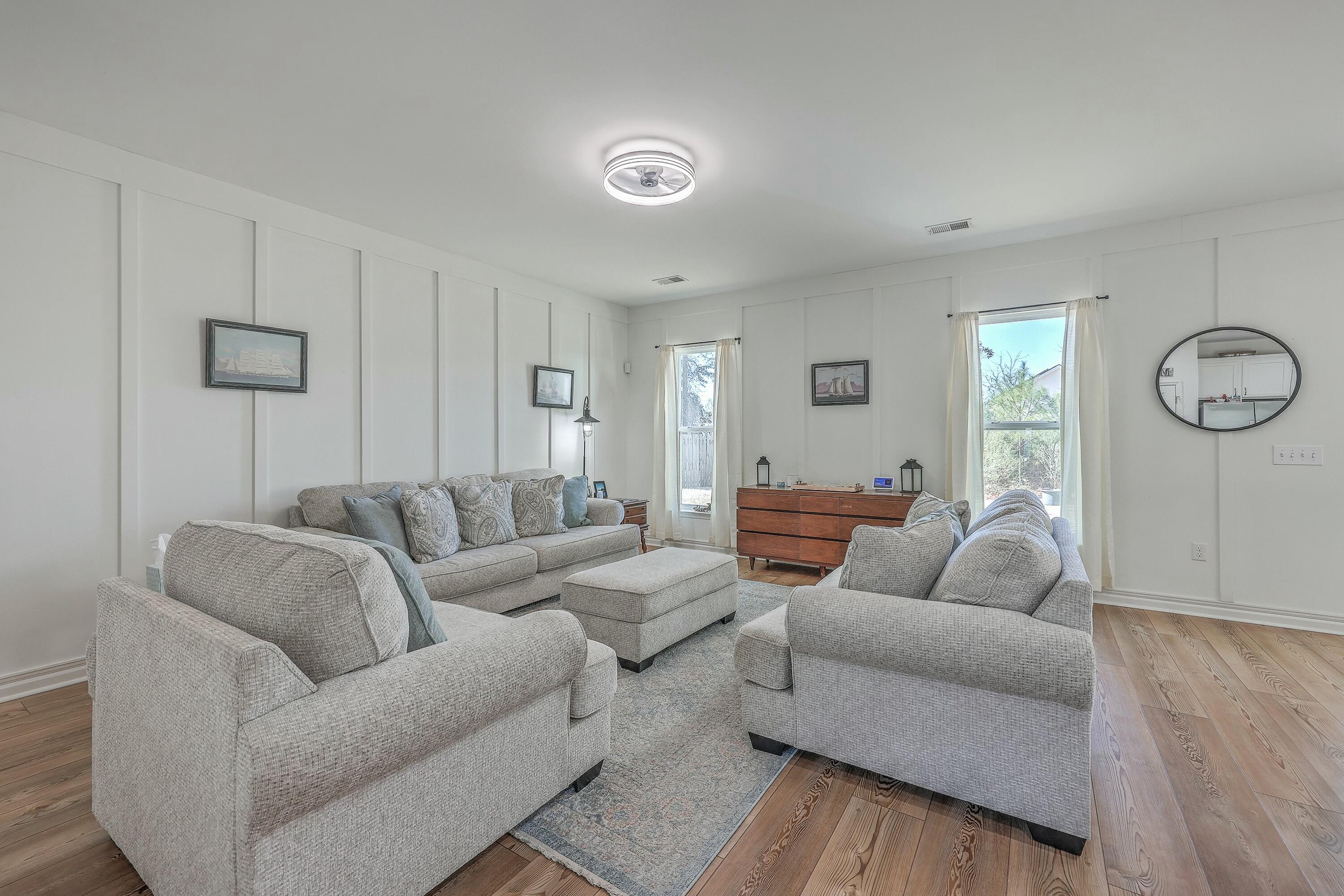 218 Alpine Road Summerville, SC 29485 - Photo 13 of 38 Large Living Area