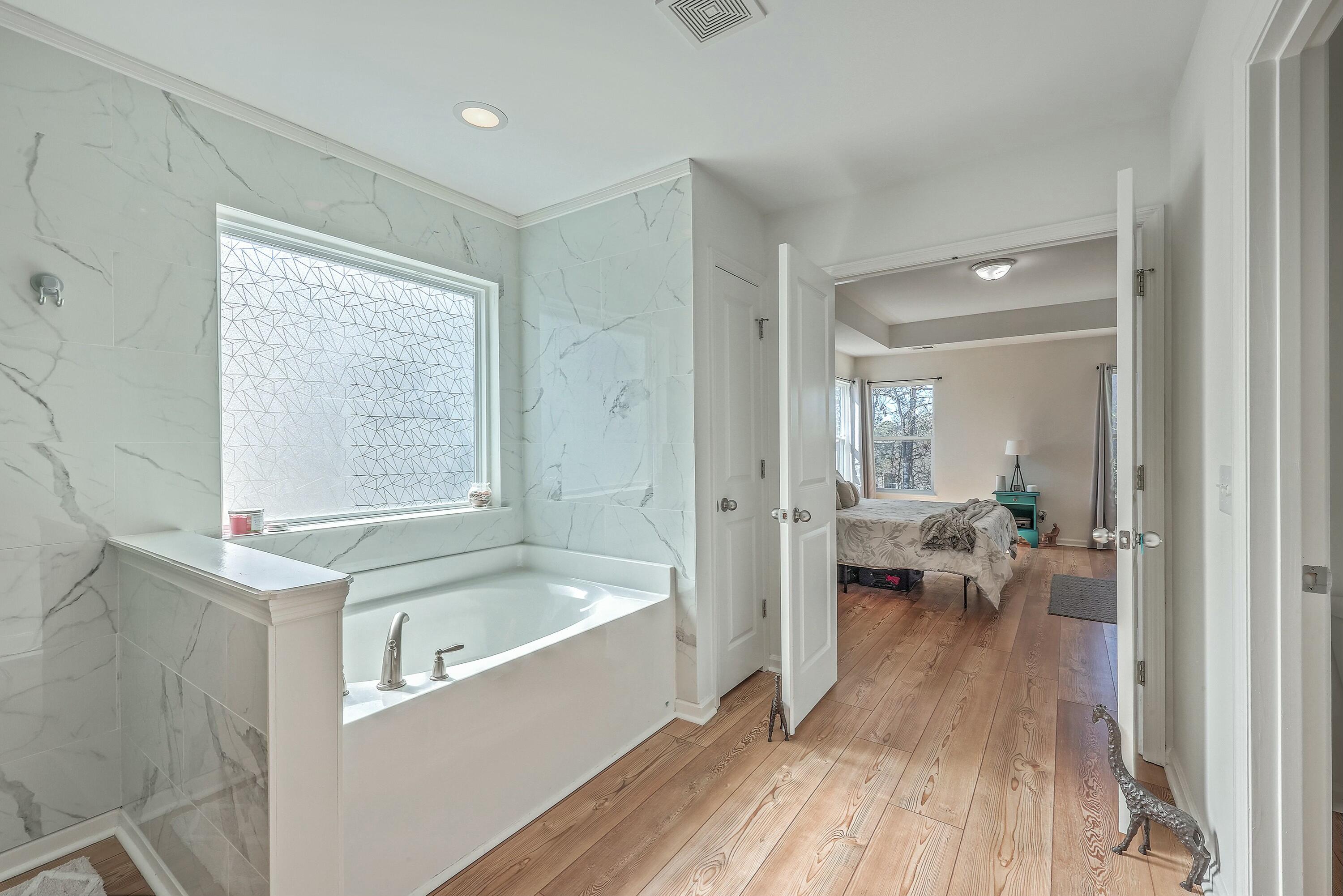 218 Alpine Road Summerville, SC 29485 - Photo 25 of 38 Another view of garden tub