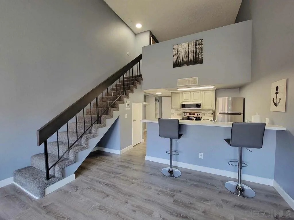 6131 Rancho Mission Road, Unit 323 San Diego, CA 92108 - Photo 6 of 11 a view of entryway and hall