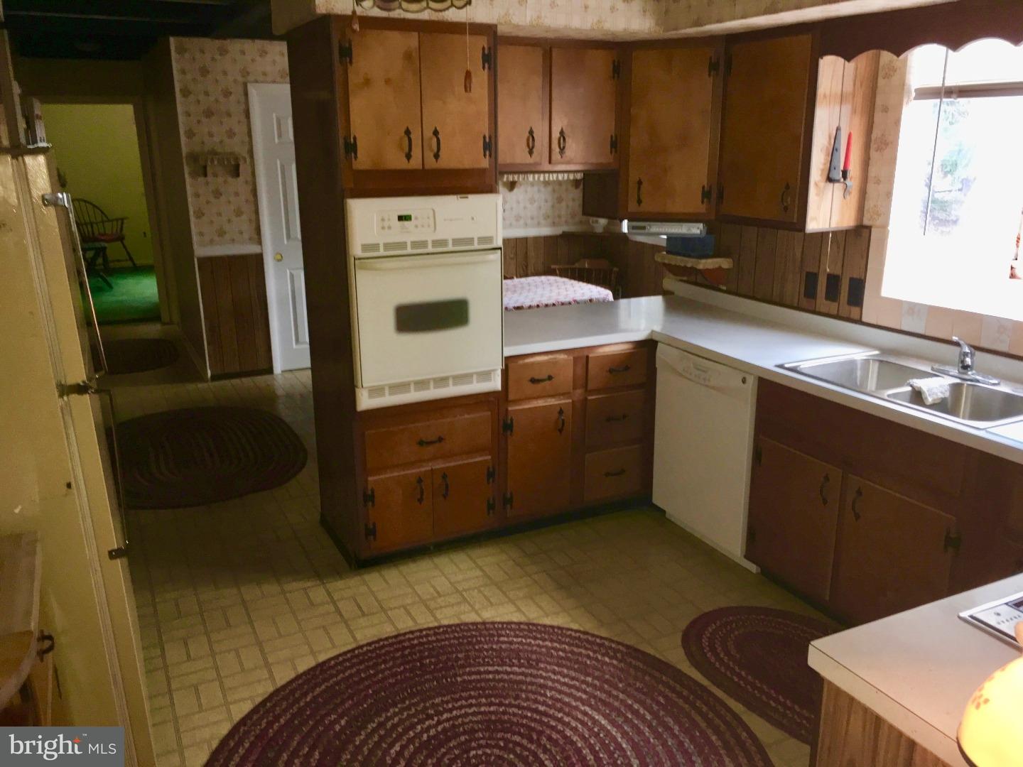 923 Pitt Road Cheltenham, PA 19012 - Photo 5 of 11 Kitchen