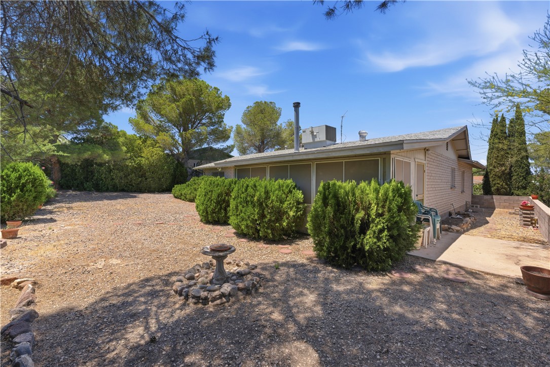 590 Ridgecrest Drive Kingman, AZ 86409 - Photo 29 of 33 a view of a garden with a house