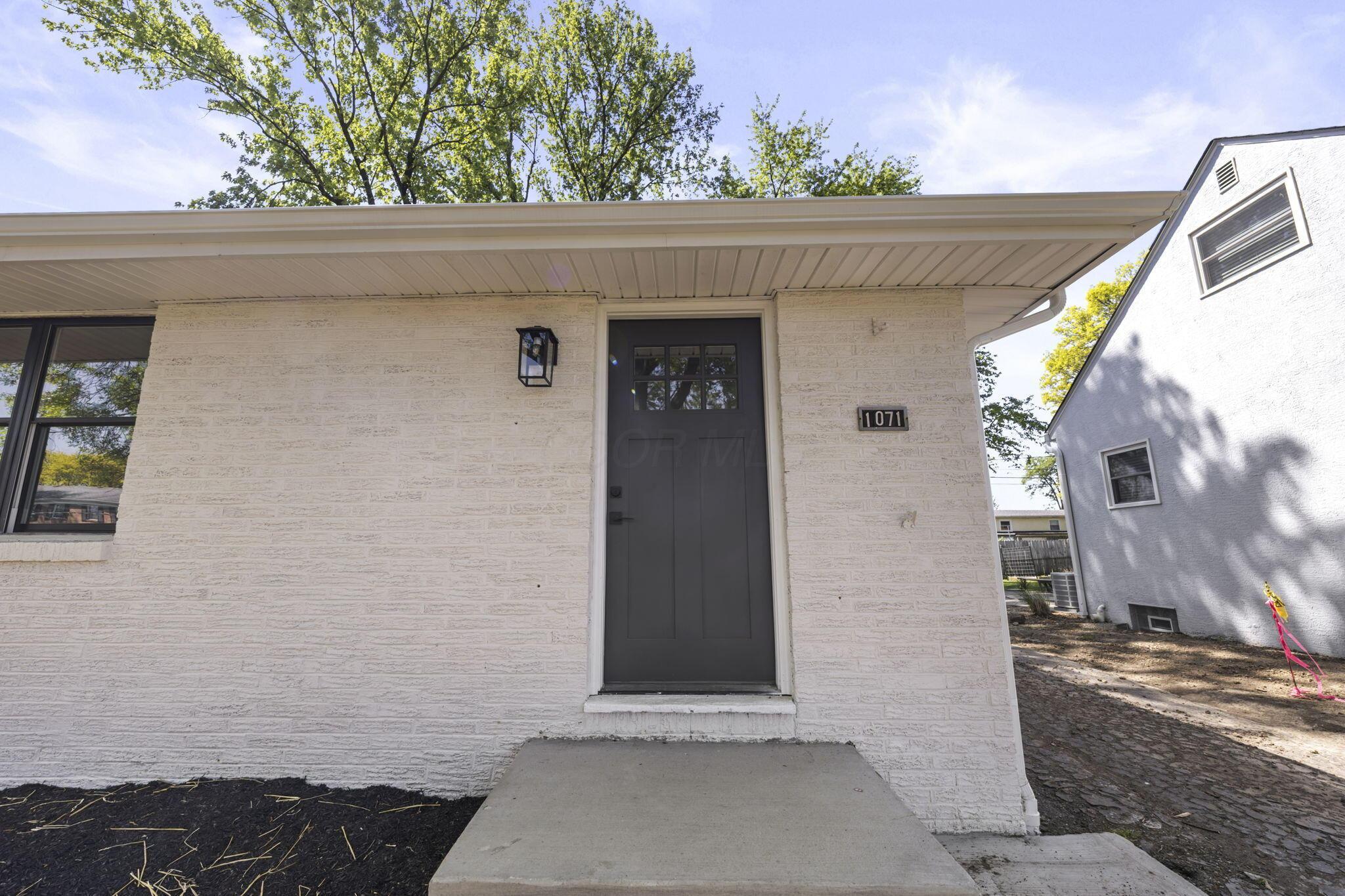 1071 Loring Road Columbus, OH 43224 - Photo 3 of 41 43-web-or-mls-_D8A1847