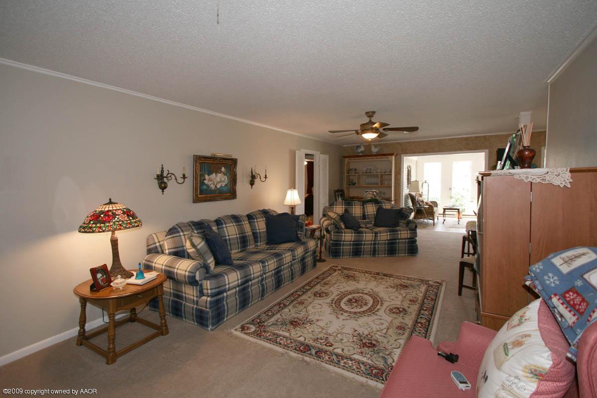 6015 Elmhurst Road Amarillo, TX 79106 - Photo 11 of 15 a living room with furniture and wooden floor