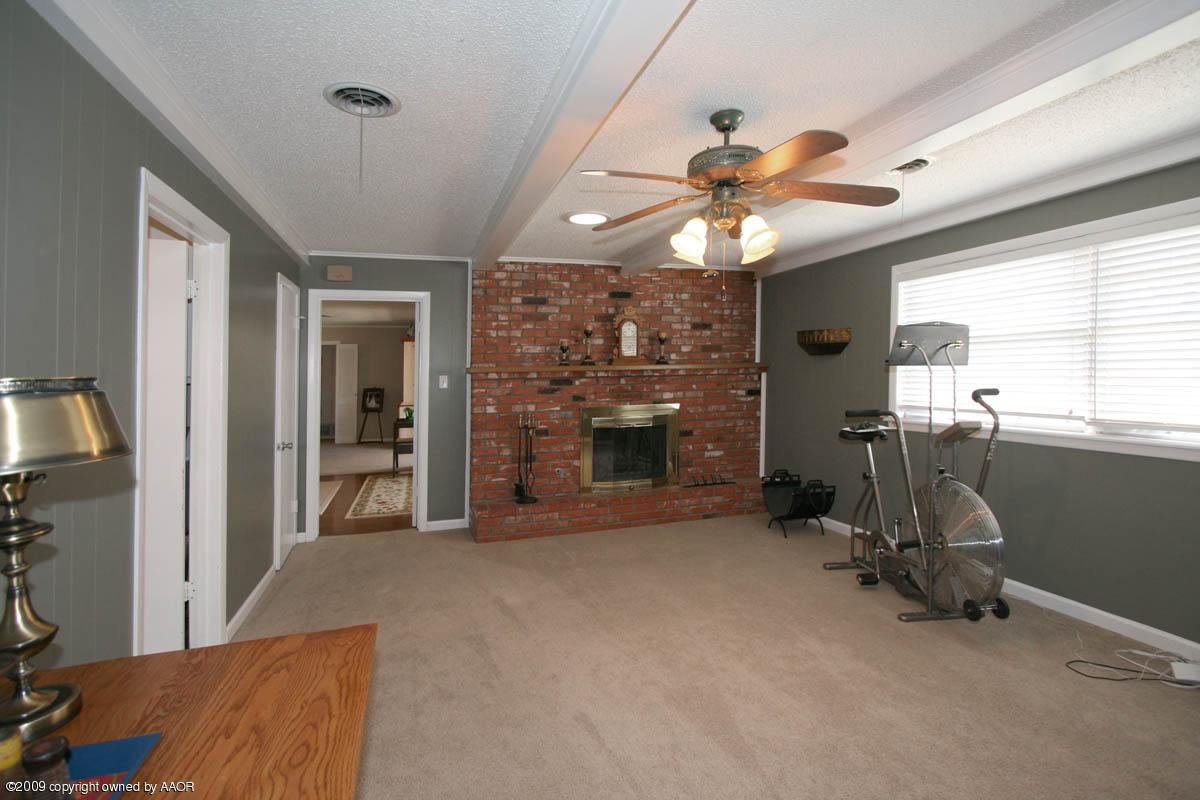 6015 Elmhurst Road Amarillo, TX 79106 - Photo 6 of 15 a view of a livingroom with a ceiling fan and window