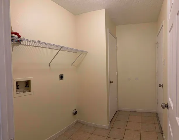 a view of room with shower