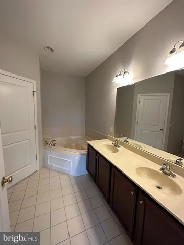 $2,300 | 702 Van Gogh Court, Williamstown, NJ 08094