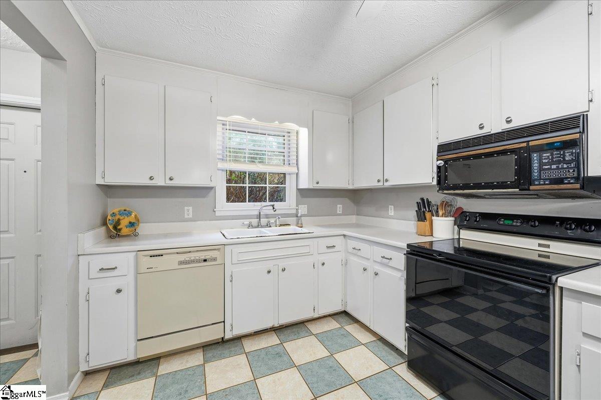 101 Ryan Street Taylors, SC 29687 - Photo 4 of 31