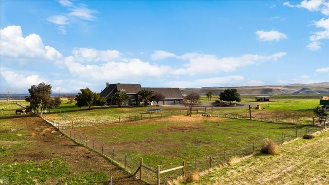 $1,100,000 | 22090 Arburua Road, Los Banos, CA 93635