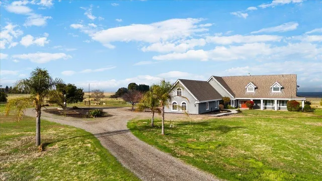 $1,100,000 | 22090 Arburua Road, Los Banos, CA 93635