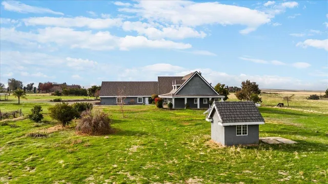 $1,100,000 | 22090 Arburua Road, Los Banos, CA 93635