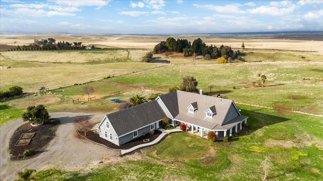 $1,100,000 | 22090 Arburua Road, Los Banos, CA 93635