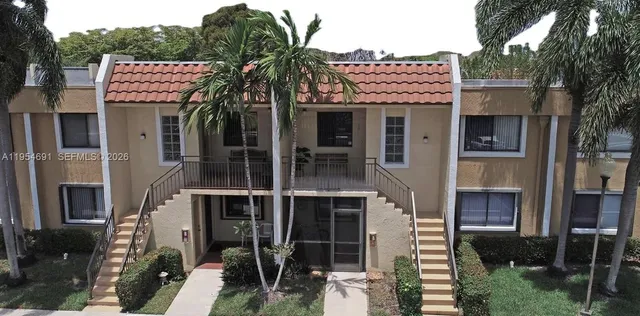 $335,000 | 434 Lakeview Drive, Unit 1010, Weston, FL 33326
