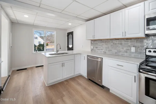 $339,999 | 6 Woodside Avenue, Moreau, NY 12803