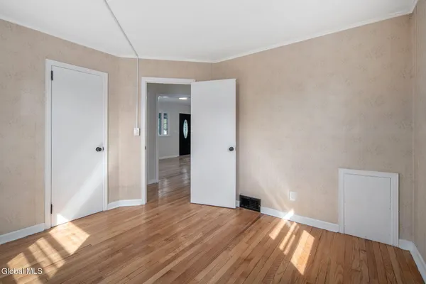 $339,999 | 6 Woodside Avenue, Moreau, NY 12803