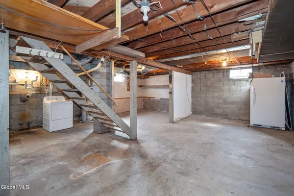 $339,999 | 6 Woodside Avenue, Moreau, NY 12803