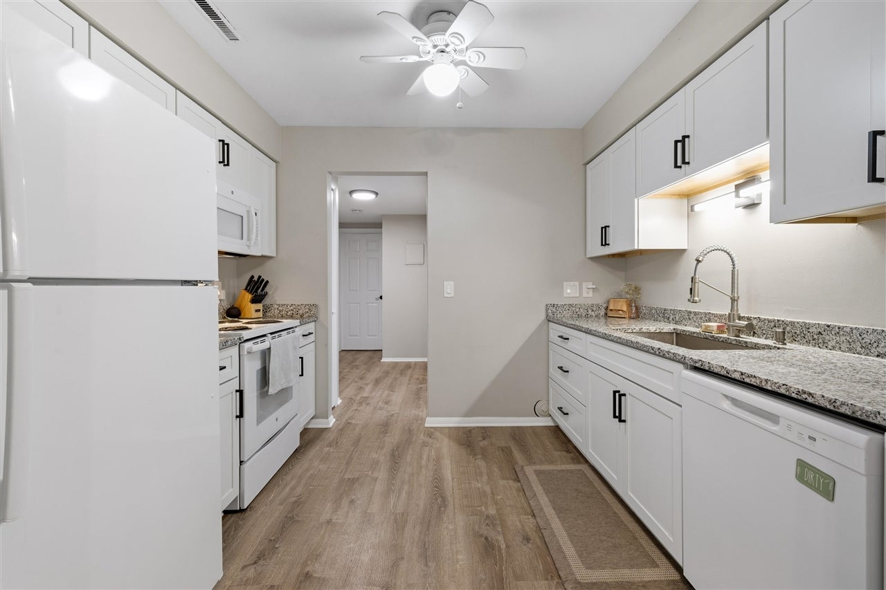 515 West Highland Road, Unit E6 Howell, MI 48843 - Photo 8 of 22 Gallery Image 8