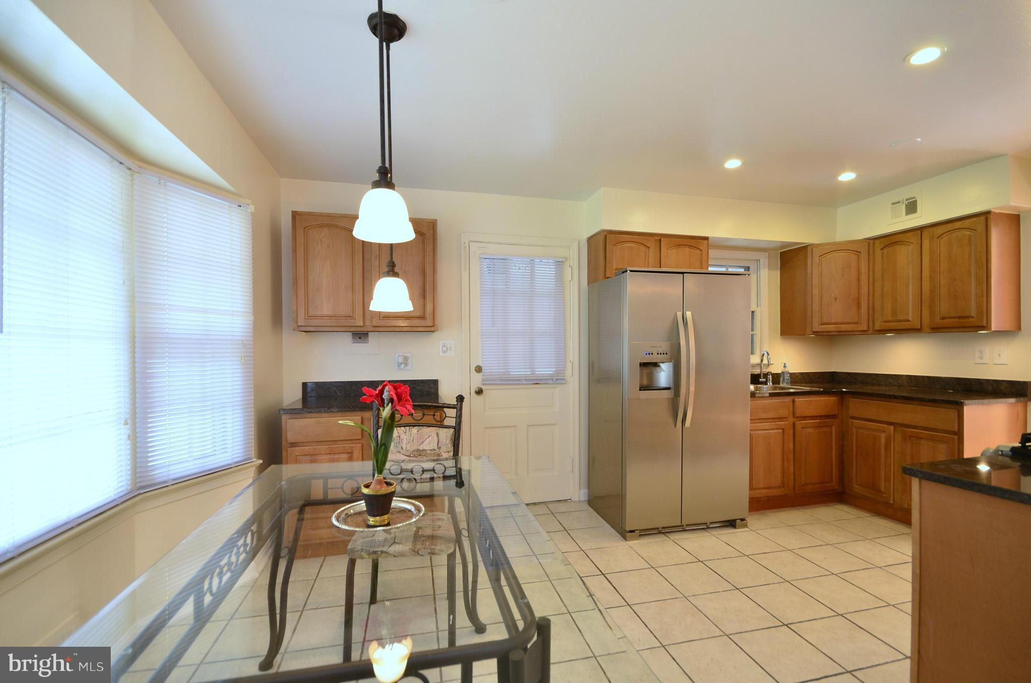 8620 Atwell Road Potomac, MD 20854 - Photo 8 of 30 Kitchen