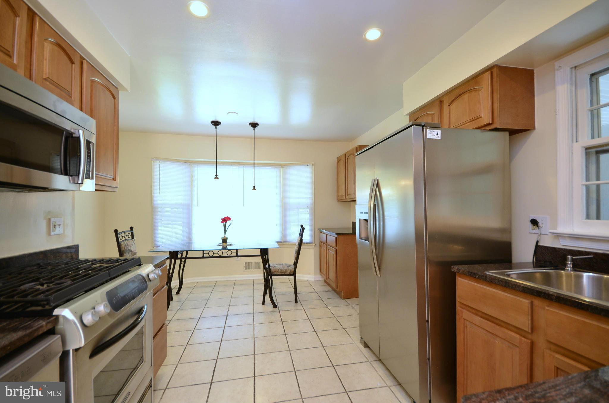 8620 Atwell Road Potomac, MD 20854 - Photo 9 of 30 Kitchen
