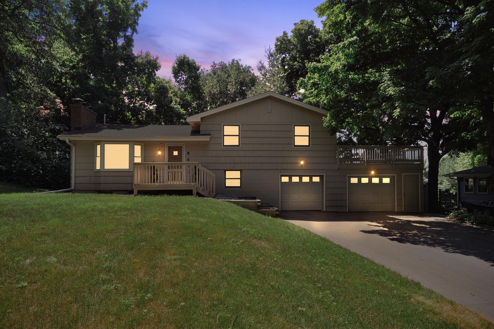 1347 Rest Point Circle Orono, MN 55364 - Photo 2 of 23 Gallery Image 2