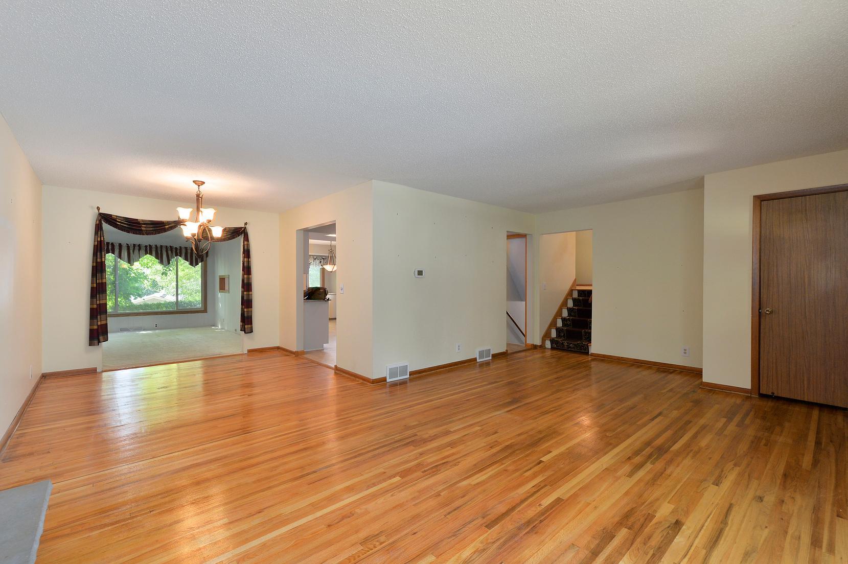 1347 Rest Point Circle Orono, MN 55364 - Photo 4 of 23 Gallery Image 4