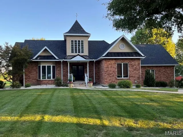 $479,000 | 213 West Wood Street, Shelbina, MO 63468