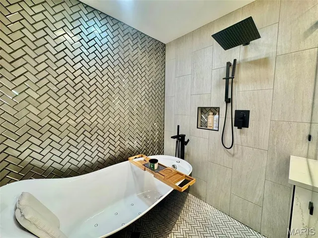 $479,000 | 213 West Wood Street, Shelbina, MO 63468