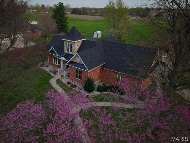 $479,000 | 213 West Wood Street, Shelbina, MO 63468