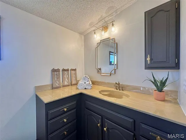 $479,000 | 213 West Wood Street, Shelbina, MO 63468