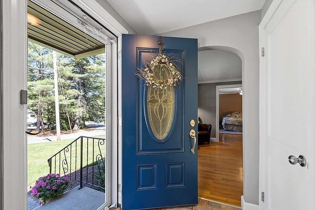43 Sylvan Road Lancaster, MA 01523 - Photo 10 of 26 a very nice looking room with a large window and mirror