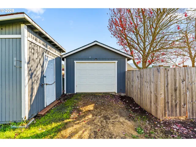 $289,900 | 12 Cannon Street, Lowell, OR 97452