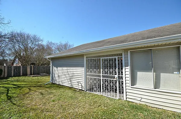 $1,800 | 10143 Towne Mist Drive, Sugar Land, TX 77498