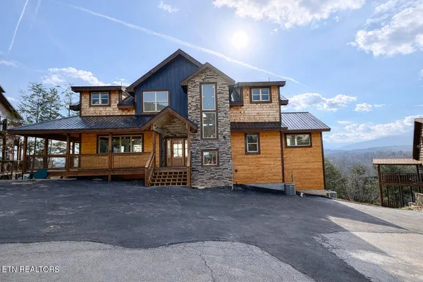 $2,100,000 | 2004 Thistle Thorn Trail, Sevierville, TN 37876