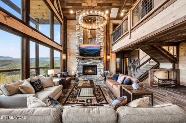 $2,050,000 | 2004 Thistle Thorn Trail, Sevierville, TN 37876