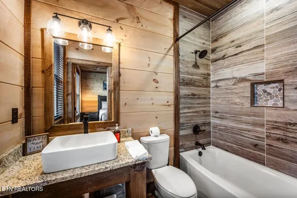 $2,050,000 | 2004 Thistle Thorn Trail, Sevierville, TN 37876