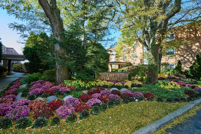 $155,000 | 8541 Lotus Avenue, Unit 712, Skokie, IL 60077