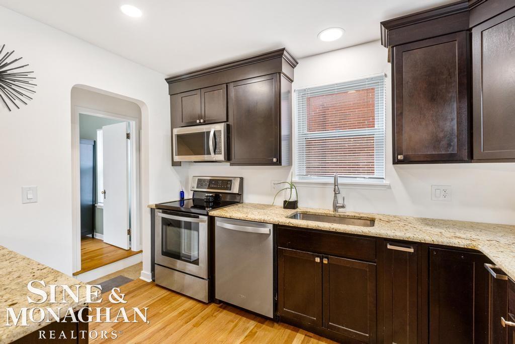 406 Lothrop Road Grosse Pointe, MI 48236 - Photo 13 of 44 50117408-12.JPG