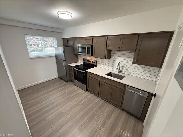 $925 | 222 North Hawthorne Road, Unit B, Winston-Salem, NC 27104