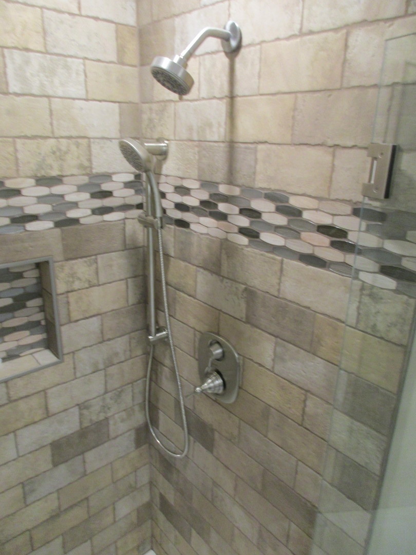 507 San Carlos Road Minooka, IL 60447 - Photo 20 of 48 a bathroom with a shower