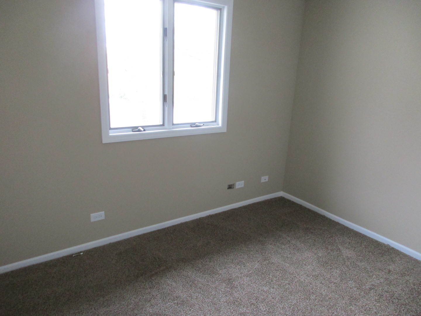 507 San Carlos Road Minooka, IL 60447 - Photo 23 of 48 an empty room with a window