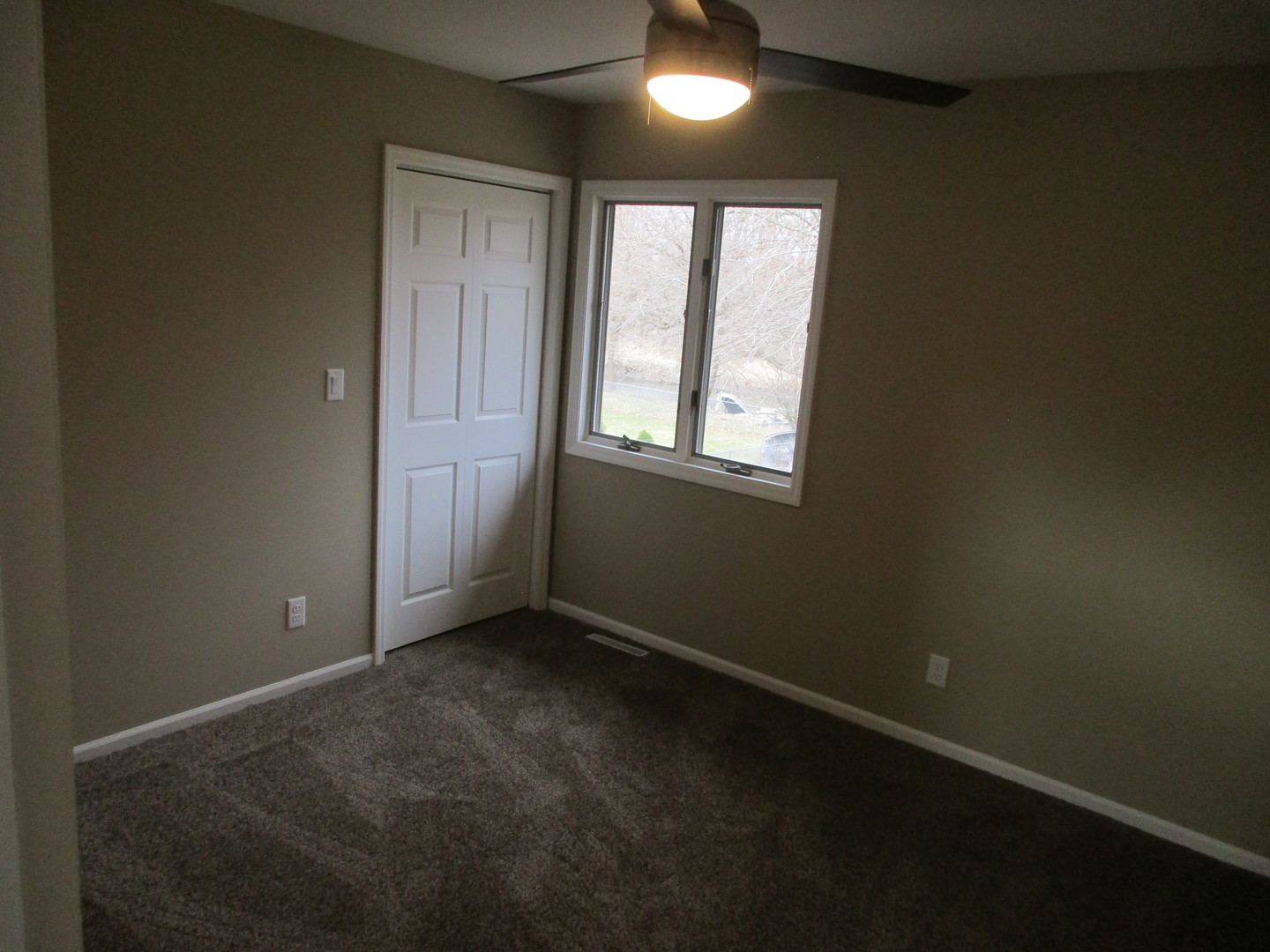 507 San Carlos Road Minooka, IL 60447 - Photo 25 of 48 an empty room with windows